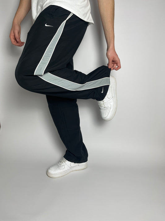Nike Trackpants schwarz - 1Limit